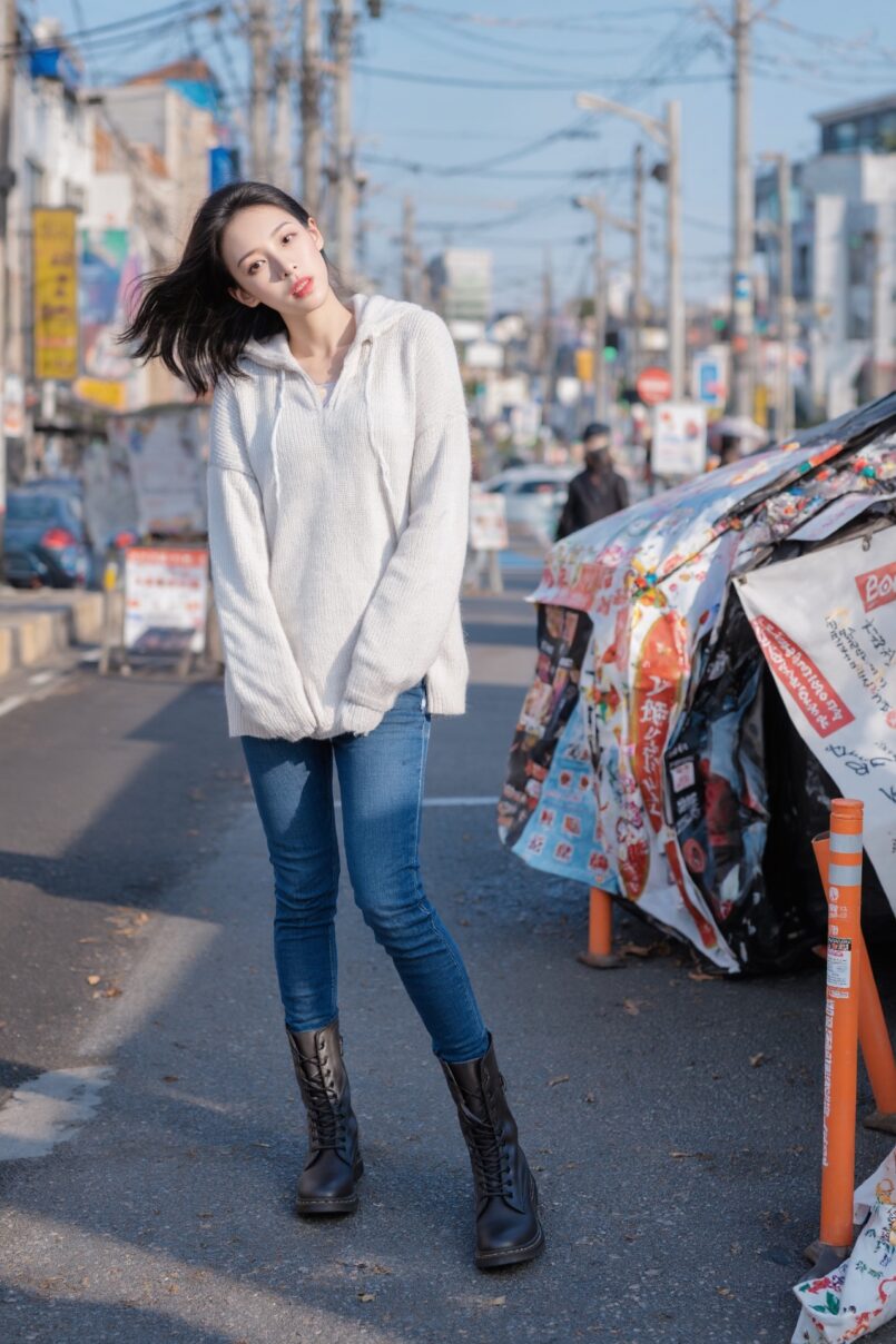 Japanese Woman in Casual Fashion - Street Photography